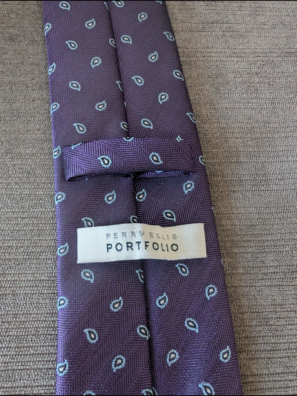 Perry Ellis Portfolio Men’s Tie Purple Blue Paisley Print Necktie